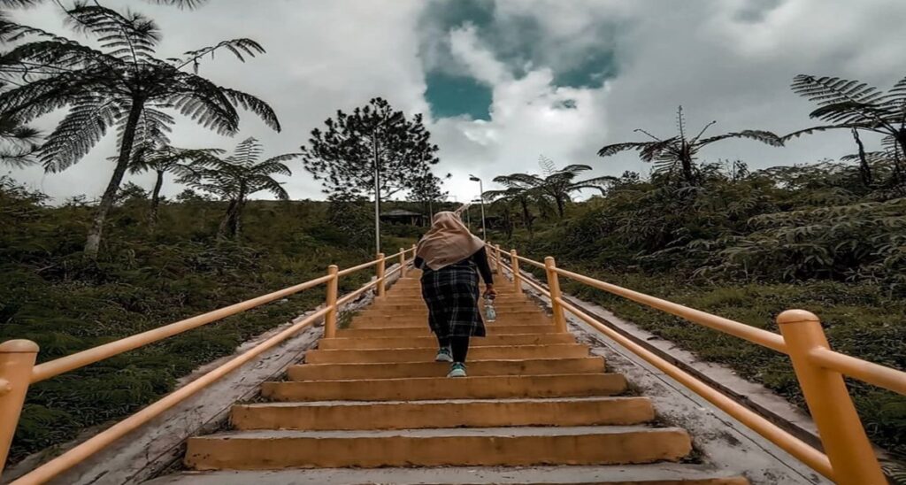 6 Gunung di Pulau Jawa yang Cocok untuk Liburan Keluarga 