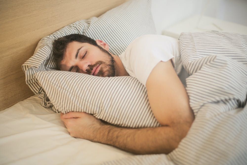 5 Alasan Kamu Tidak Boleh Tidur Keadaan Marah 