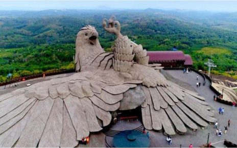 Keindahan Patung Burung Terbesar di Dunia