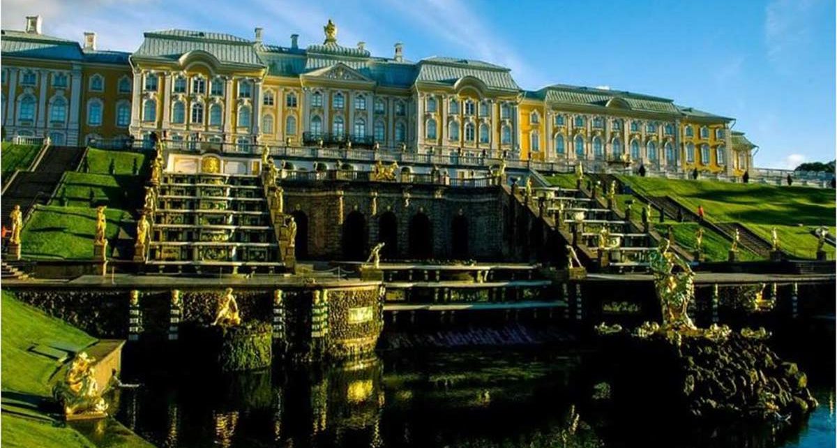 Indahnya Istana Rusia yang Mirip dengan Versailles