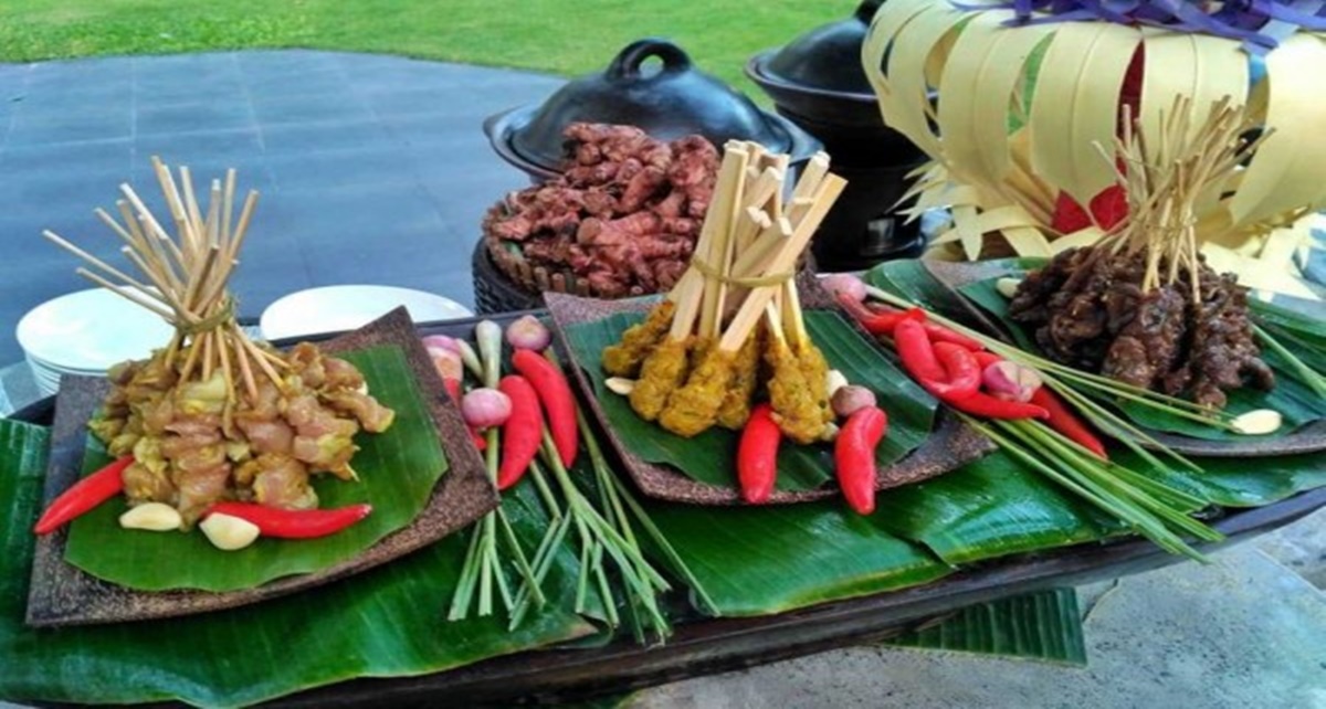 6 Rekomendasi Tempat Makan Sate Lilit Khas Bali yang Halal