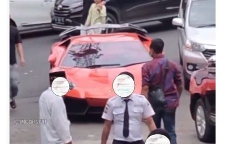 Viral Ibadah Salat Jumat Bawa Lamborghini