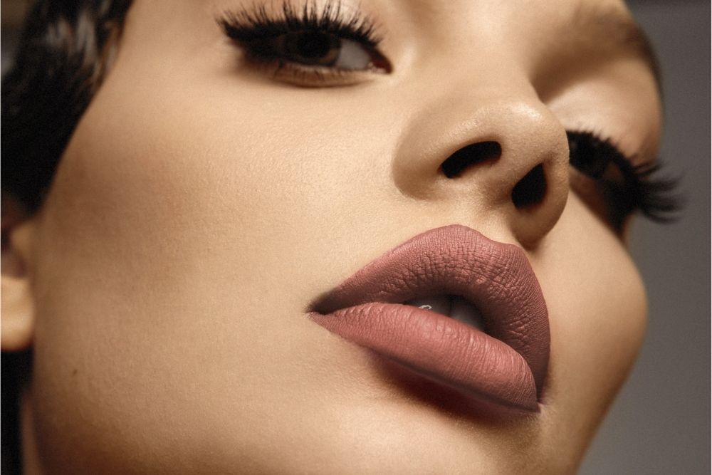  Cara Memakai Lipstik Sesuai Bentuk Bibir